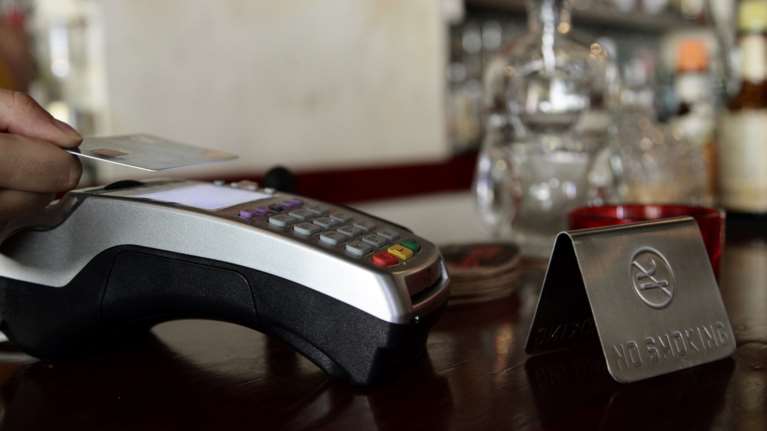 Έρχεται η διασύνδεση Ταμειακών και POS με το Taxisnet - Το σχέδιο της ΑΑΔΕ για ηλεκτρονικά βιβλία και ελέγχους