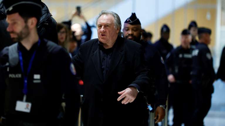 Προκλητικός ο Ντεπαρντιέ στο δικαστήριο: Το να πιάσεις τα οπίσθια κάποιου δεν συνιστά σεξουαλική επίθεση