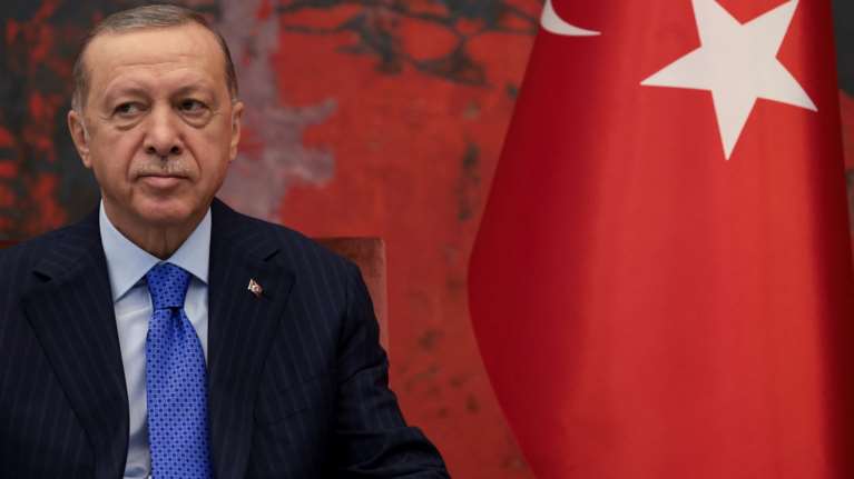 Προκαλεί ο Ερντογάν: Υπάρχει μια Τουρκία με ισχυρό στρατό, αποφασισμένη να υπερασπιστεί τα δικαιώματα της