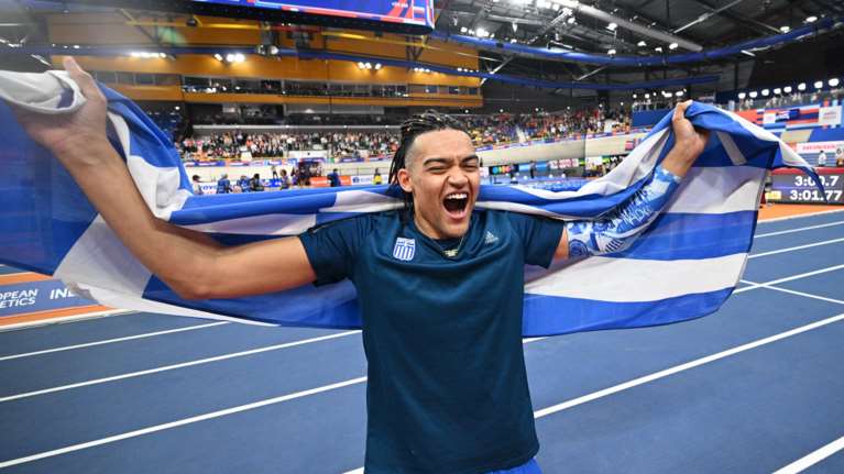 Η εξομολόγηση του Μανόλο Καραλή: Για κάποια παιδιά στο σχολείο, εγώ και η αδερφή μου ήμασταν απλώς τα &quot;μαυράκια&quot;