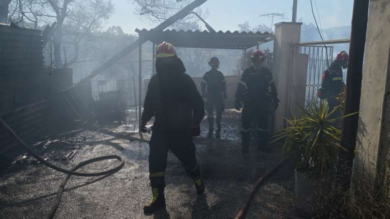 Ιεράπετρα: Σε κατάσταση έκτακτης ανάγκης 3 περιοχές λόγω της πυρκαγιάς - Σε ύφεση η φωτιά στη Ραφήνα