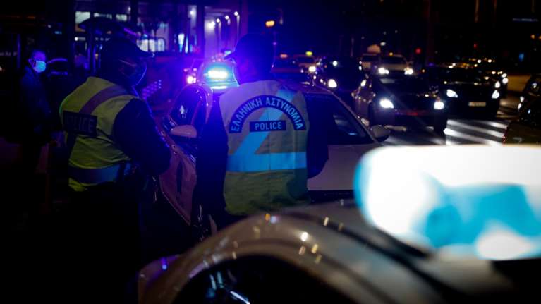 Αγιος Δημήτριος: Πόλεμος μεταξύ συμμοριών ανηλίκων με μαχαίρια και γκλοπ - Είπαν ότι τσακώθηκαν για μια... κοπέλα