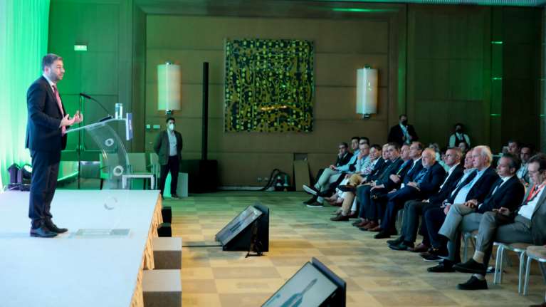 Βγήκαν μαχαίρια μεταξύ ΠΑΣΟΚ - ΣΥΡΙΖΑ για τον Λοβέρδο και το &quot;πειραγμένο&quot; έγγραφο της Novartis