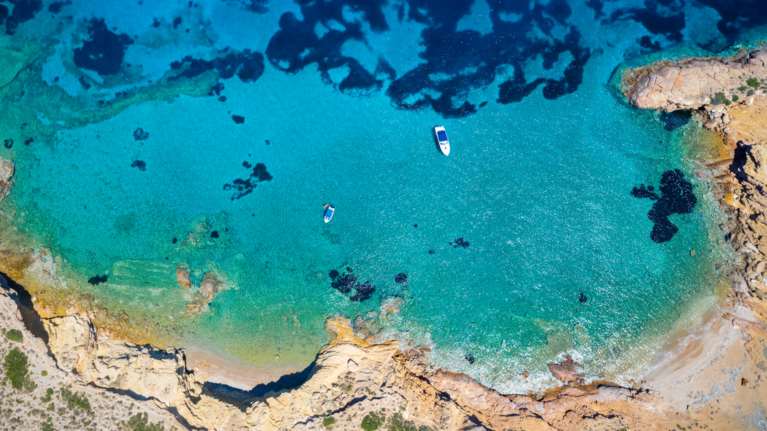 &quot;Φουρτούνες&quot; για την οικογένεια Γιατράκου: Από το βέτο του ΣτΕ για το νησάκι Πάτροκλος, στο σφυρί της Κηφισιάς