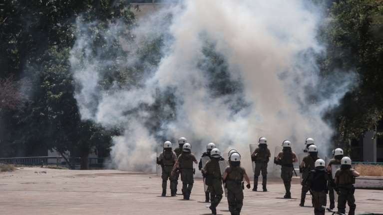 Επεισόδια στο ΑΠΘ: Στον εισαγγελέα οι τρεις συλληφθέντες -  Συγκέντρωση αλληλεγγύης έξω από τα δικαστήρια