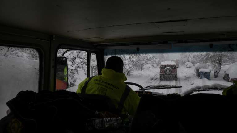 Κακοκαιρία &quot;Μήδεια&quot;: Φωτιά σε μετασχηματιστή της ΔΕΗ στην Κάτω Κηφισιά - Χωρίς ρεύμα τα βόρεια προάστια