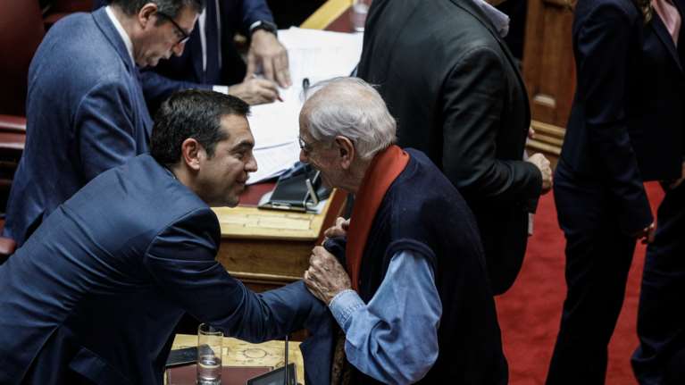 Ο Τσίπρας αποχαιρετά τον Βασίλη Βασιλικό: Είμαι υπερήφανος και ευγνώμων που πορευτήκαμε μαζί σε δύσκολες μέρες - Θα μας λείψει