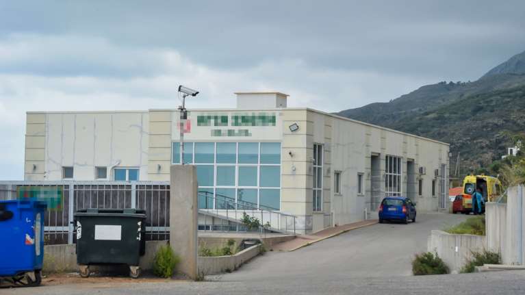 Δίκη για το Γηροκομείο στα Χανιά: &quot;Ήταν προθάλαμος τάφου, τους έδεναν&quot; - Συγκινημένη η δικηγόρος που έχασε τον πατέρα της