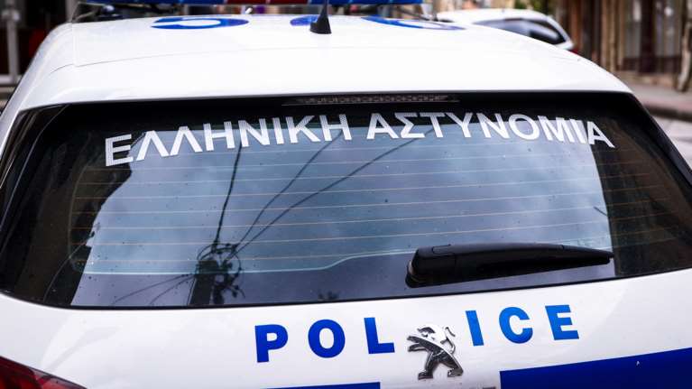 Πάτρα: Συνελήφθη 76χρονος για σεξουαλική παρενόχληση 13χρονης - Την πλησίασε και άρχισε να τη χαϊδεύει