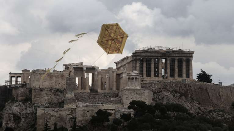 Καθαρά Δευτέρα: Οδηγίες για το ασφαλές πέταγμα χαρταετού και την αποφυγή ηλεκτροπληξίας