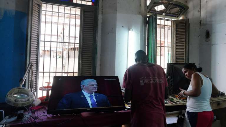 Ξανά πρόεδρος της Κούβας ο Μιγκέλ Ντίας-Κανέλ με 97,66% - Τι υποσχέθηκε