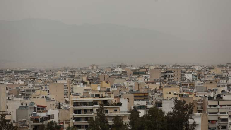 Ο καιρός σήμερα: Αφρικάνικη σκόνη με συννεφιά και ζέστη - Στους 29 βαθμούς ο υδράργυρος