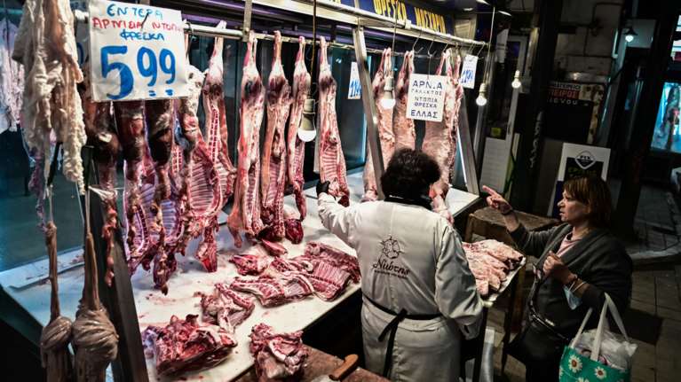 ΕΣΕΕ: Ακριβότερο κατά 6,3% το κόστος του πασχαλινού τραπεζιού σε σχέση με πέρυσι - Πόσο θα κοστίσει