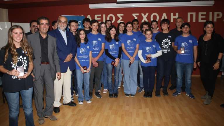 Βράβευση της Εθνικής Ομάδας Ρομποτικής από τον δήμο Πειραιά