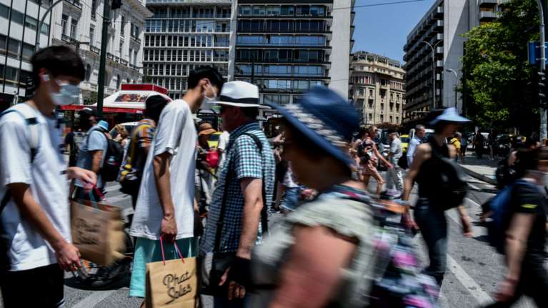 Εξαδάκτυλος: Πιθανό να ξαναγίνει υποχρεωτική η χρήση της μάσκας