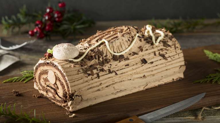 Χριστουγεννιάτικος κορμός με λευκή σοκολάτα - Το γλυκό που δεν πρέπει να λείπει από κανένα γιορτινό τραπέζι
