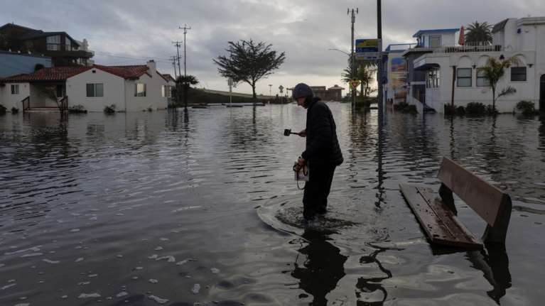 Στο έλεος της κακοκαιρίας η Καλιφόρνια: Χιλιάδες χωρίς ρεύμα από τις καταρρακτώδεις βροχές [εικόνες-βίντεο]