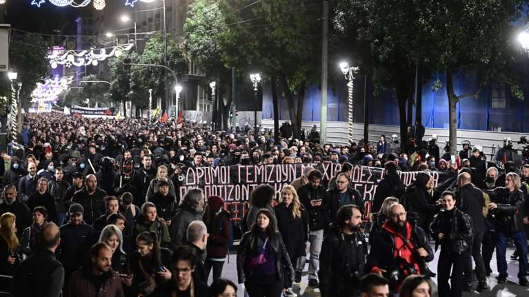 Πορεία στην Αθήνα για τα 15 χρόνια από τη δολοφονία Γρηγορόπουλου - Κλειστοί δρόμοι και σταθμοί Μετρό