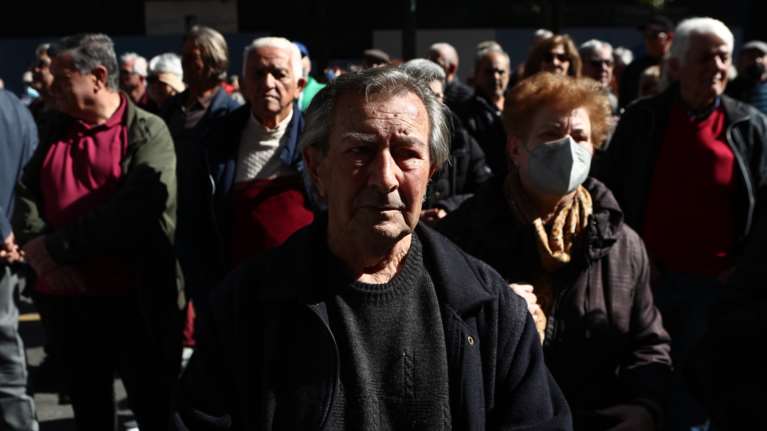 Έρχεται νέα γενιά χαμηλοσυνταξιούχων: Ποιοι παίρνουν 772 ευρώ και 886 ευρώ