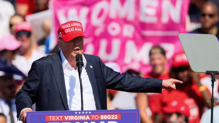 Τραμπ: Ο Μπάιντεν θα παραμείνει υποψήφιος - &quot;Έχει εγωισμό, δεν θέλει να εγκαταλείψει&quot;