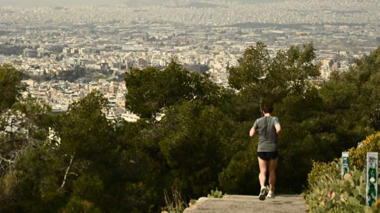 Ζέστη και σήμερα με αφρικανική σκόνη και λασποβροχές - Πότε αλλάζει ο καιρός με &quot;βουτιά&quot; 20 βαθμών