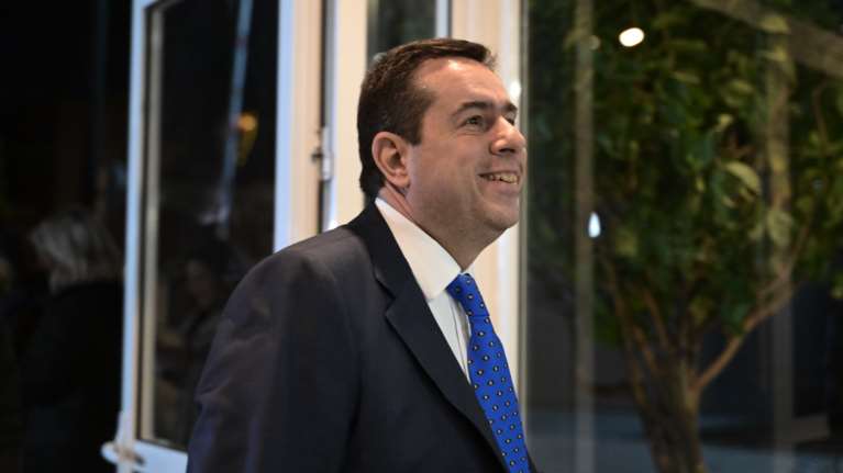 Άστοχη δήλωση Μηταράκη: Αν ο φρουρός είχε πυροβολήσει πριν τη μαχαιρώσει, η αντιπολίτευση θα μίλαγε για αστυνομική βία