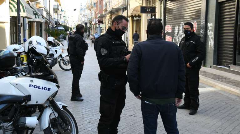 ΕΛΑΣ: Τρεις συλλήψεις και 435 έλεγχοι συνολικά σε νέα επιχείρηση στο κέντρο της Αθήνας