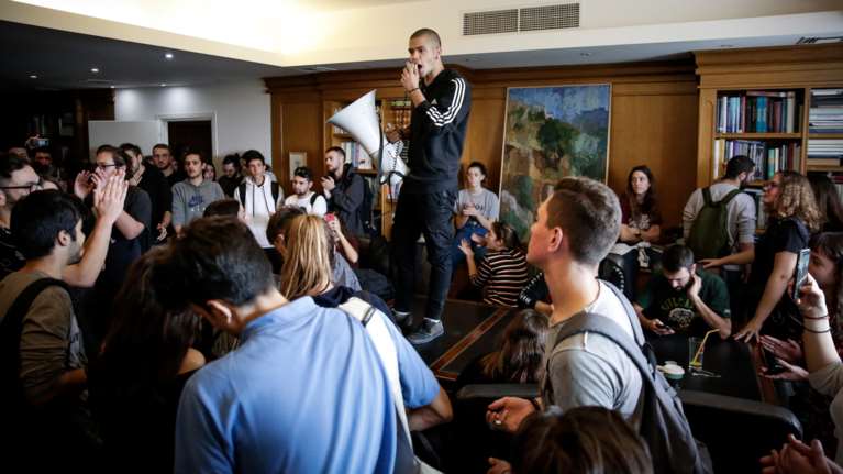 Κώστας Κ: Από την κατάληψη στο γραφείο του Γαβρόγλου, στα επεισόδια και μετά στη...Νομική [Εικόνες]