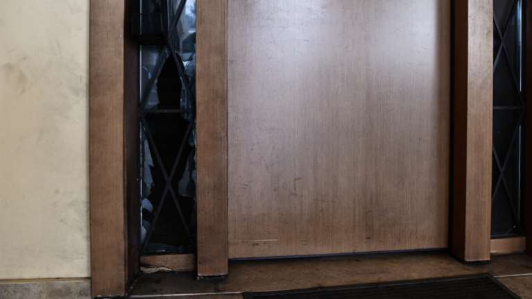 Παγκράτι: Μήνυμα αντιεξουσιαστών πίσω από την εμπρηστική επίθεση στην πολυκατοικία  που διαμένουν αστυνομικοί