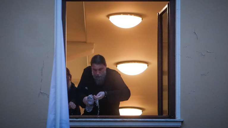 Μονή Πετράκη: &quot;Δεν ξεχνιέται εύκολα αυτό που έγινε, κλαίγανε και ουρλιάζανε&quot; - Μαρτυρία σοκ για την επίθεση με βιτριόλι