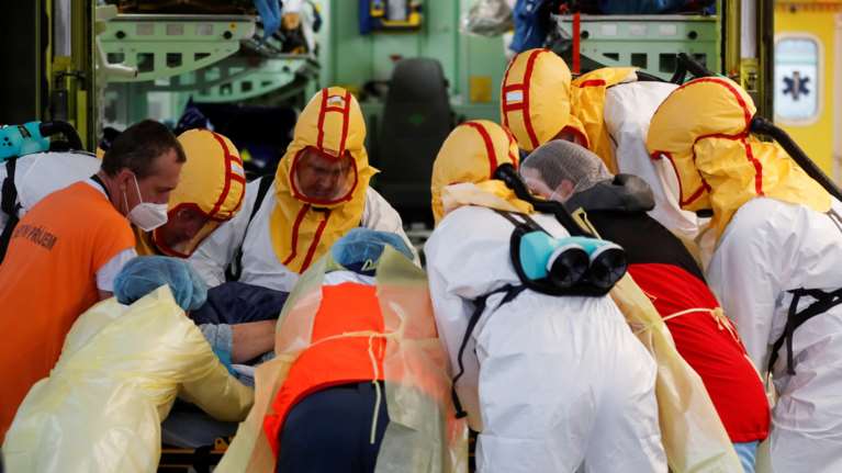 Κορονοϊός: Μπορεί να εξαπλώνεται σε καρδιά και εγκέφαλο - Επιβιώνει για μήνες σε διάφορα όργανα