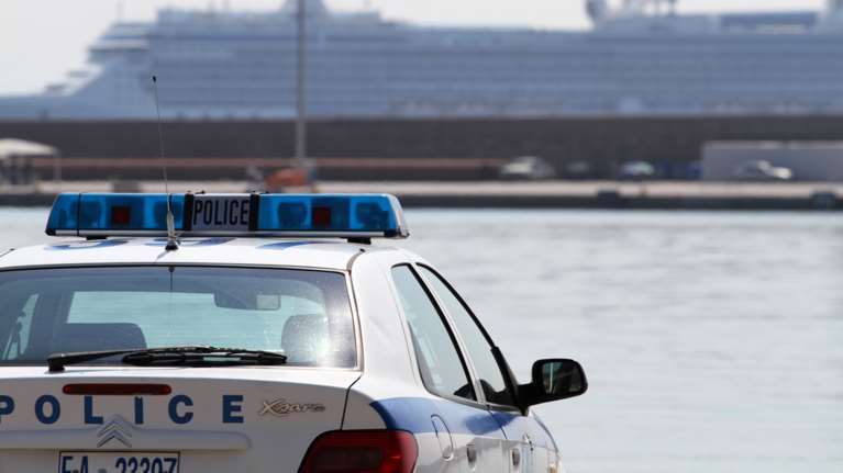 Σάλος στην Κω: Χειροπέδες σε 75χρονο που έστελνε ερωτικά μηνύματα σε ανήλικα κορίτσια