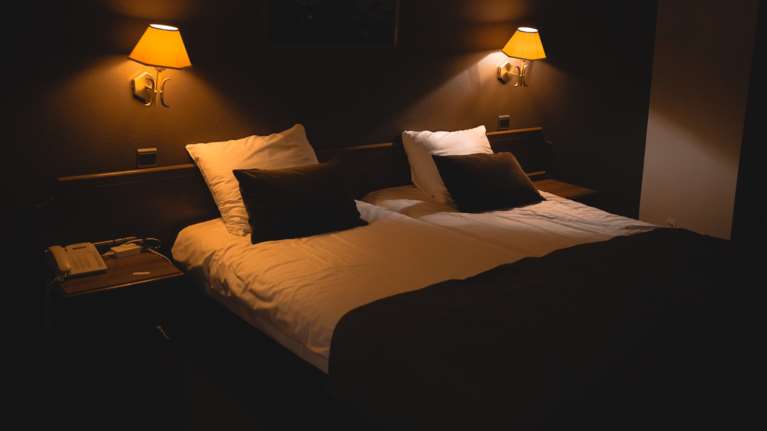 Χαλκιδική: Άλλα τρία ζευγάρια είχε καταγράψει κρυφά ο ξενοδόχος - Πελάτες ζητούν να μάθουν αν παρακολουθούνταν