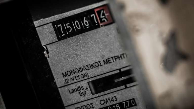 Παρέμβαση Σκυλακάκη μετά την αποκάλυψη ότι οι εταιρείες ρεύματος συστήνουν στους καταναλωτές το κίτρινο τιμολόγιο