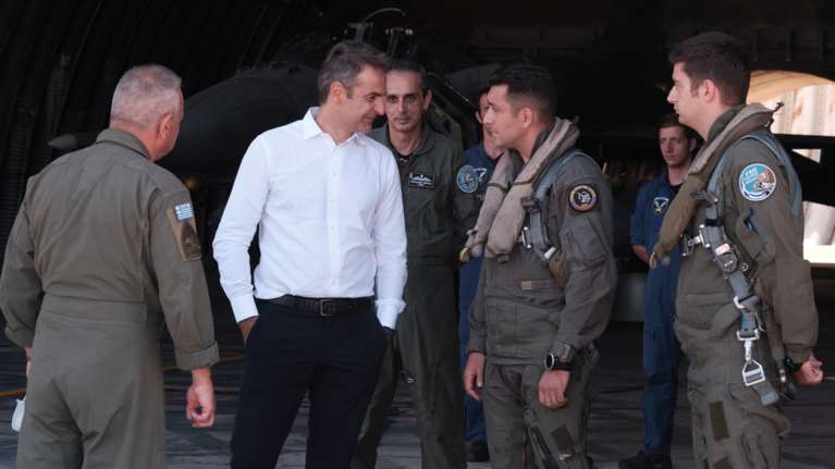 Στα Χανιά την Τρίτη ο Μητσοτάκης: Θα επισκεφθεί το θηριώδες αμερικανικό αεροπλανοφόρο που καταπλέει στη Σούδα