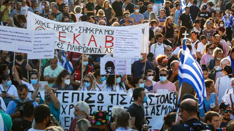 Ακαταδίωκτο &quot;ασπίδα&quot; για γιατρούς: Τι εξετάζεται για να προστατευθούν από τις μηνύσεις αρνητών