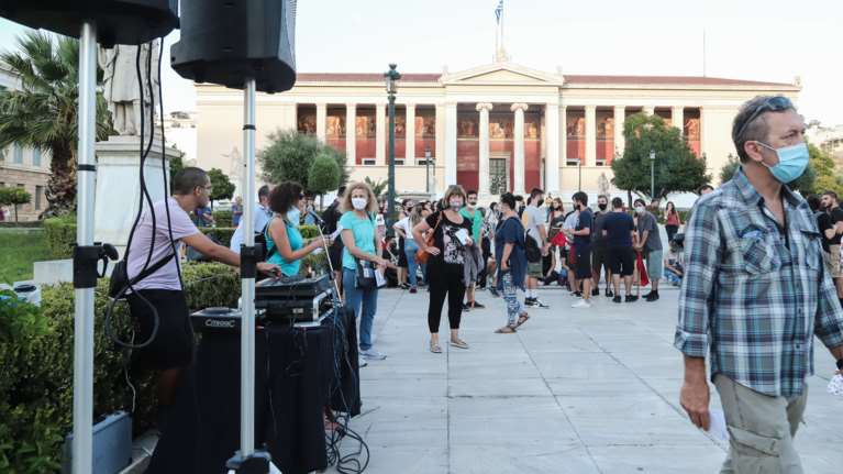 "Ασφυξία" στο κέντρο της Αθήνας - Κλειστοί δρόμοι λόγω πανεκπαιδευτικού συλλαλητηρίου [εικόνες]