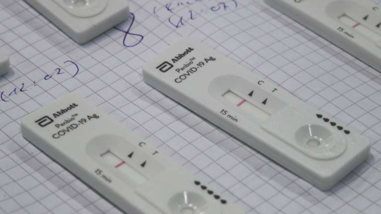 Ιωάννινα: Αλαλούμ με ψευδώς θετικά self test σε μαθητές