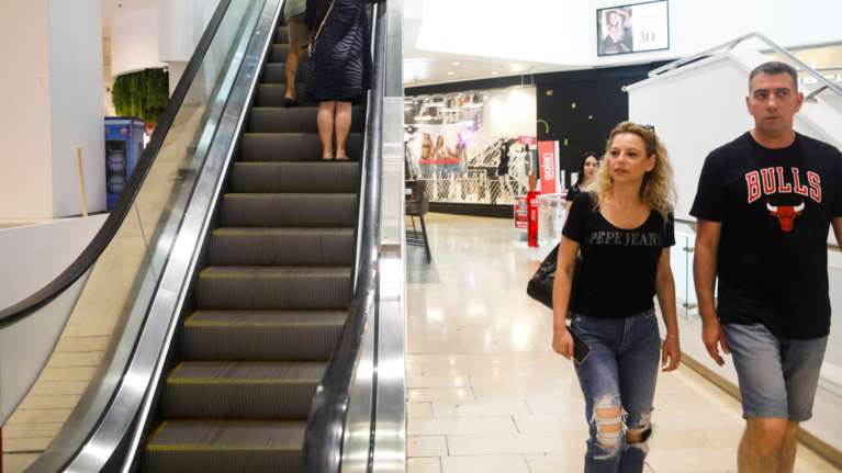 Αλλαγές στη χρήση μάσκας σε Ιταλία και Ισραήλ: Δεν θα είναι υποχρεωτική η χρήση τους σε κλειστούς χώρους