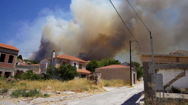 Φωτιά στη Λέσβο: Η ενίσχυση των ανέμων έφερε σοβαρές αναζωπυρώσεις