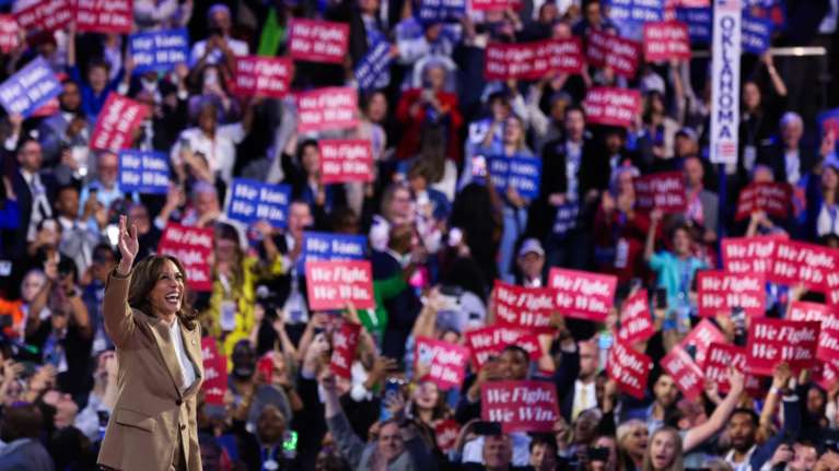 &quot;Αιώνια ευγνώμονες&quot;: Φόρος τιμής από την Κάμαλα Χάρις στον απερχόμενο πρόεδρο Μπάιντεν