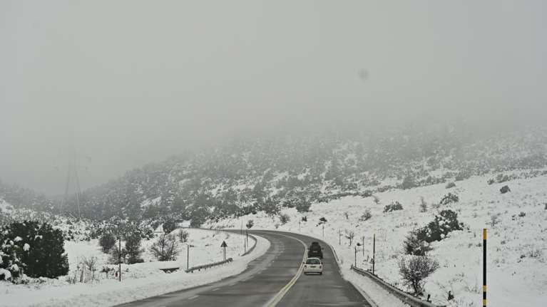 Κακοκαιρία: Σώοι απεγκλωβίστηκαν εννέα τουρίστες από τη Βάλια Κάλντα