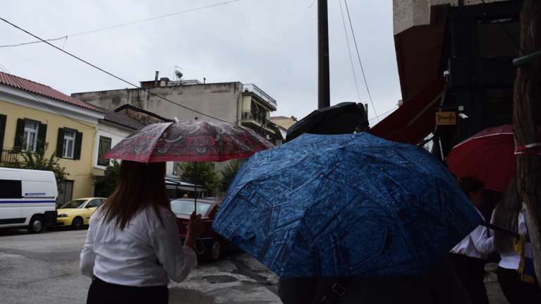 Βροχερός καιρός την Τρίτη: Σε ποιες περιοχές τα φαινόμενα θα είναι έντονα - Η πρόβλεψη για την Αττική