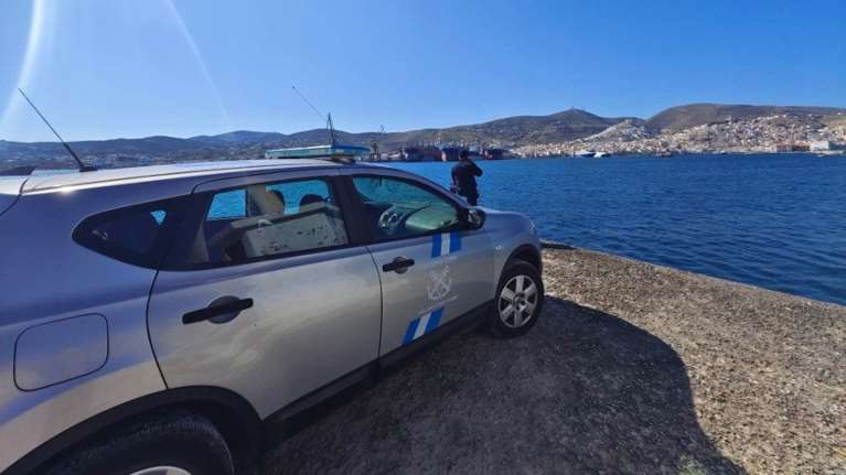 Συναγερμός στη Σύρο: Πληροφορίες για σορό παιδιού στο λιμάνι της Ερμούπολης [εικόνες]