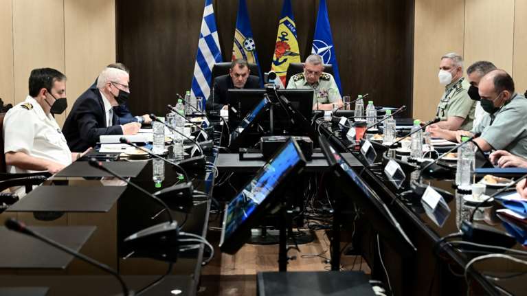 Απάντηση Παναγιωτόπουλου σε ΣΥΡΙΖΑ: Η Ελλάδα βοηθά την Ουκρανία με αμυντικό υλικό από τα αποθέματά της