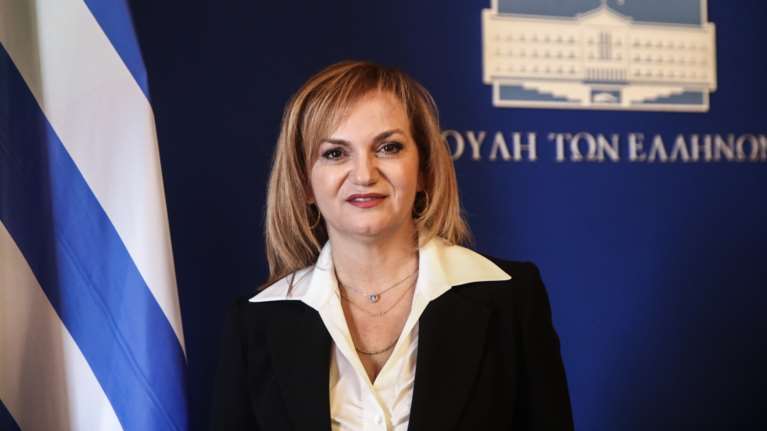 Βουλή: Ορκίστηκε βουλευτής η Ελένη Μακρή - Θεοδώρου στη θέση του Θέμη Χειμάρα