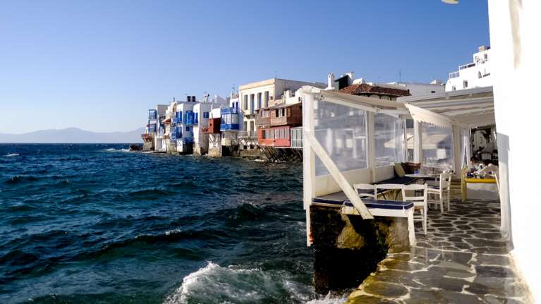 Κορονοϊός: Ανησυχία για τα ποσοστά θετικότητας σε Μύκονο (3,50%) και Καστοριά (3,23%)