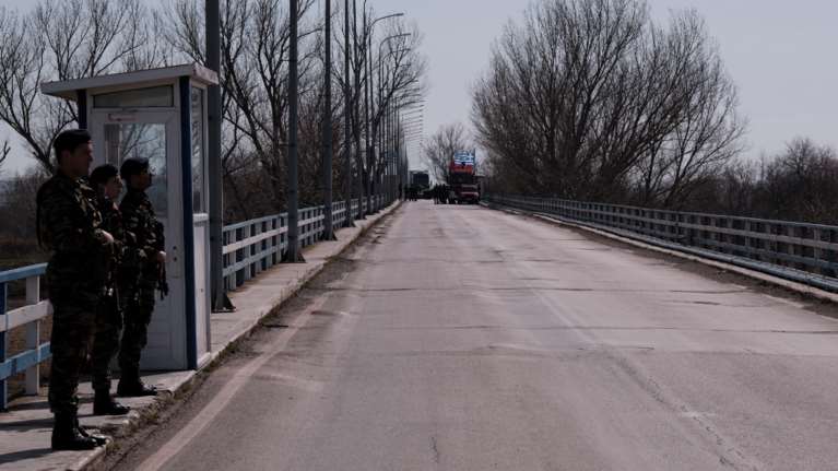 Spiegel: Η Ελλάδα εξασφαλίζει τα σύνορα της ΕΕ - Δεν προωθεί όσους καταφτάνουν όπως το 2015