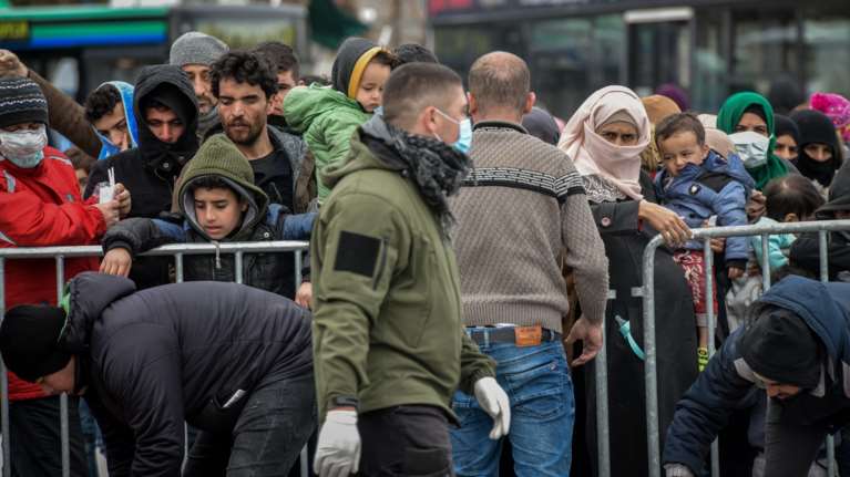 Μυτιλήνη: Νέα επεισόδια στο λιμάνι- Μετανάστες θέλουν να πάρουν το πλοίο για Πειραιά