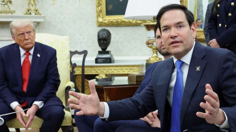 Λουκέτα σε πρεσβείες και προξενεία βάζει ο Τραμπ: Πού σχεδιάζεται να κλείσουν διπλωματικά πόστα στην Ευρώπη